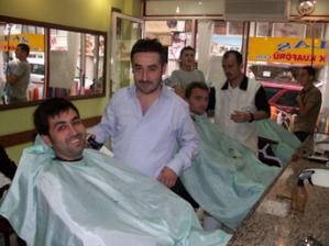 BERBER VE KUAFÖRLERDE BAYRAM YOĞUNLUĞU YAŞANIYOR