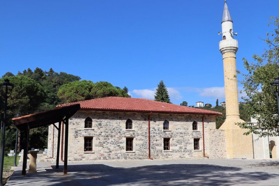 Tarihi camide açılış heyecanı