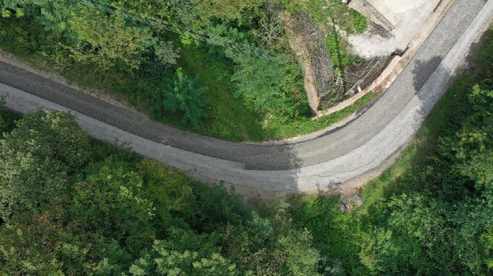 Çamaş’ta 4 mahalleye hitap eden yol asfaltlandı
