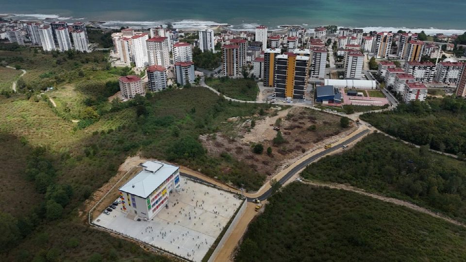 Dolunay ortaokuluna ulaşım sağlayan güzergah asfalt konforuyla buluştu