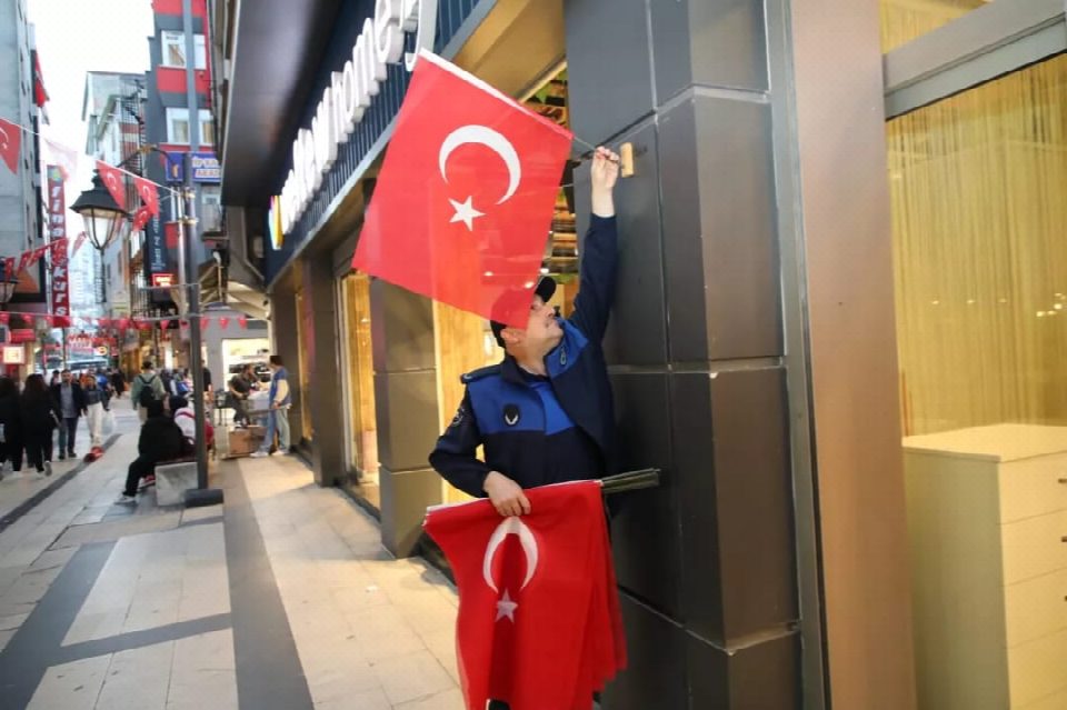 Fatsa'da her iş yerine bir Türk bayrağı