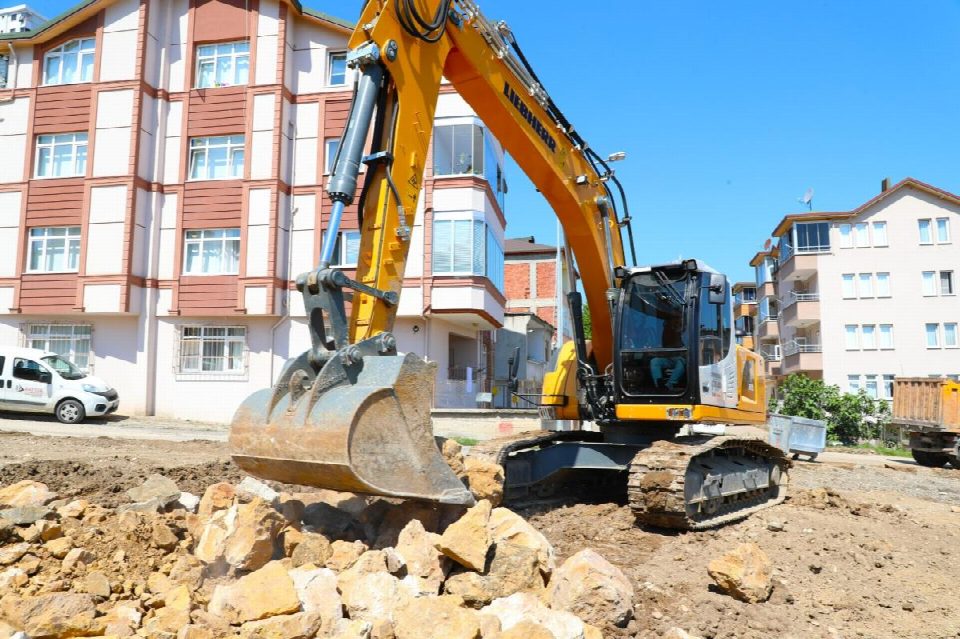Şerefiye mahallesi'nde yol açma çalışmaları devam ediyor