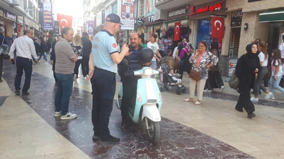 Büyükşehir zabıtası’ndan kapalı cadde denetimi