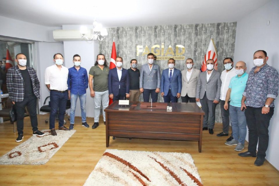 FAGİAD'ın yeni üyelerine belgelerini başkan Kibar taktim etti