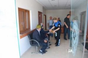 Toplum Destekli Polisten Hacı Adaylarına İkram