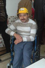 HÜSEYİN KULAKSIZ TEKERLİKLİ SANDALYESİNE KAVUŞTU