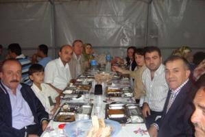 FATSA EMLAKÇILAR DERNEĞİNDEN 700 KİŞİLİK İFTAR SOFRASI