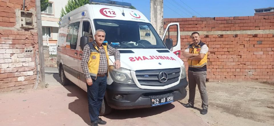Sağlık ekibi işlerini özveriyle yapıyor