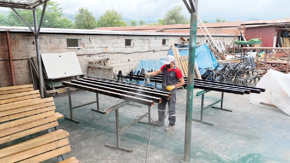 Büyükşehir üretiyor, kent güzelleşiyor...Atölyeler fabrika gibi çalışıyor