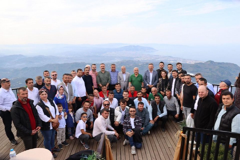 Yoroz Kent Ormanı zirvesine inşa edilen panoramik seyir terası açıldı