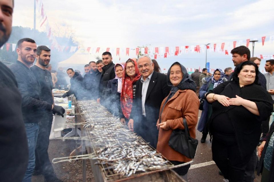 Sakin şehir hamsi festivali ile coştu