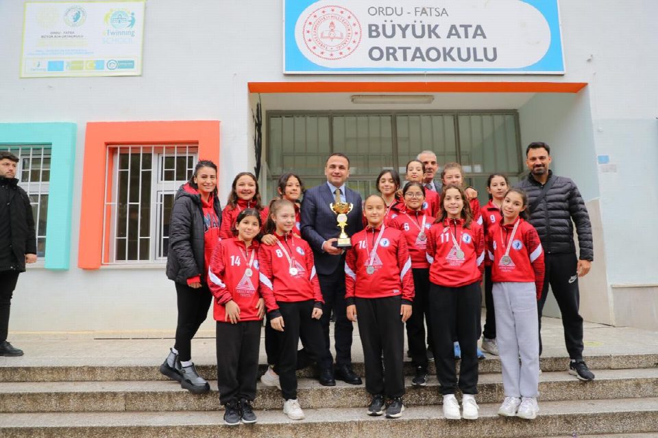 “SÖZÜNÜ TUTAN BAŞKANLAR GÖNÜLLERDE KAZANIR”