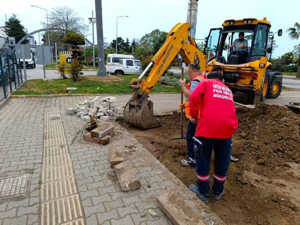 FATSA BELEDİYESİ, ŞEHRİN HER NOKTASINDA ÇALIŞMALARINA DEVAM EDİYOR