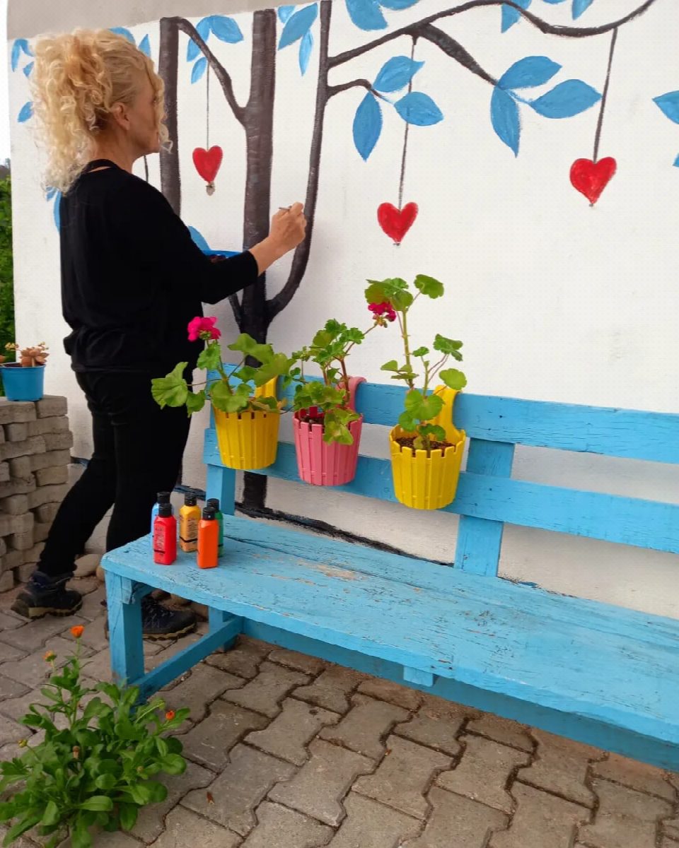 Hobisini sanata dönüştürdü