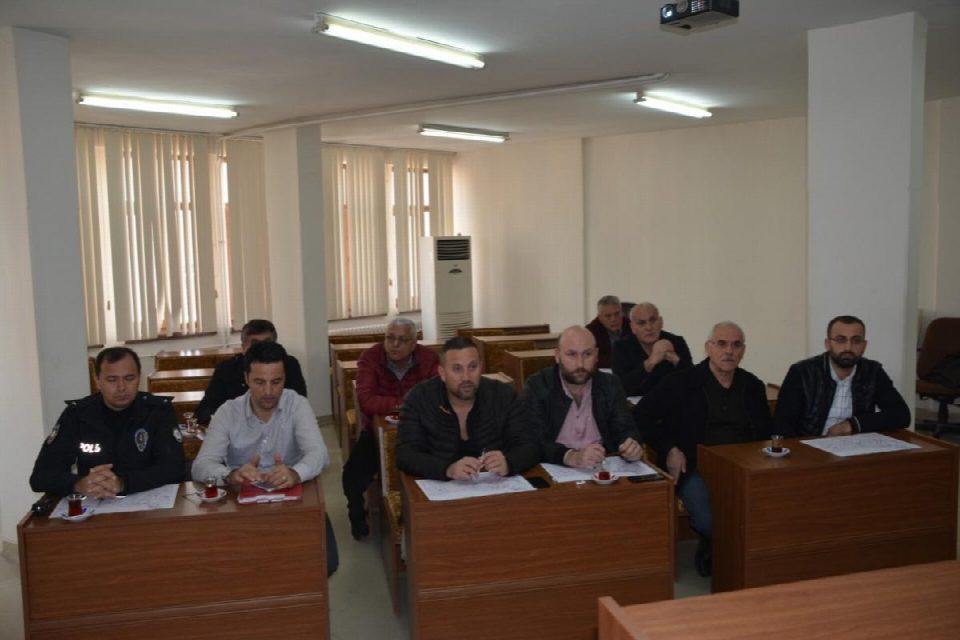 Yeni trafik düzenlemesi hakkında dolmuşçular bilgilendirildi