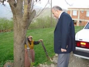KAYMAKAM YURDAER KÖY GEZİLERİNİ SÜRDÜRÜYOR