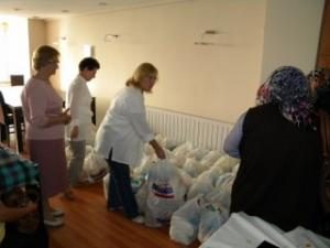 YARDIMSEVENLER DERNEĞİ'NDEN DAR GELİRLİ AİLELERE YARDIM