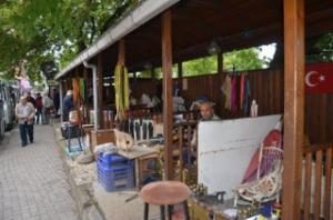 Yağışlı havalar ayakkabı boyacılarını zora soktu