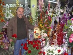 ÇİÇEKLER KAPAN KAPANA