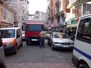 YOLLAR VE KALDIRIMLAR İŞGAL ALTINDA