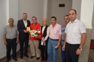 Fatsa Ticaret Borsası(FATBO) en yaşlı üyesi fındık tüccarı Rahmi Yangın'a plaketle onurlandırdı.