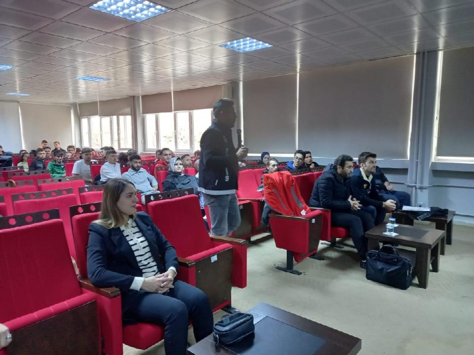 Emniyetten gençlere eğitim