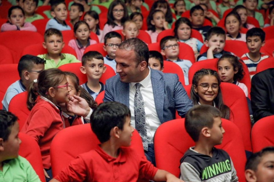 FATSA BELEDİYE BAŞKANI İBRAHİM ETEM KİBAR:“ÖĞRENCİLERİMİZİN OKULLARINA TEKRAR KAVUŞACAK OLMALARININ SEVİNÇ VE HEYECANINI HEP BİRLİKTE YAŞIYORUZ”