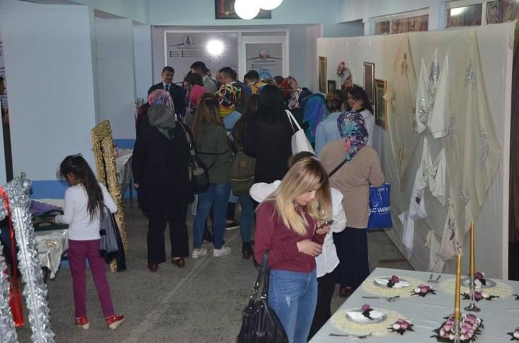 Engelleri aşan el sanatları sergisi düzenlendi