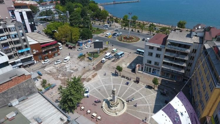 Cumhuriyet Meydanı'nda 3. binanın da yıkımı Tamamlandı