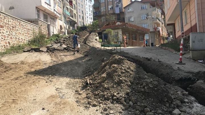 İLÇEMİZDE ANA SU HATTI ÇALIŞMALARI DEVAM EDİYOR