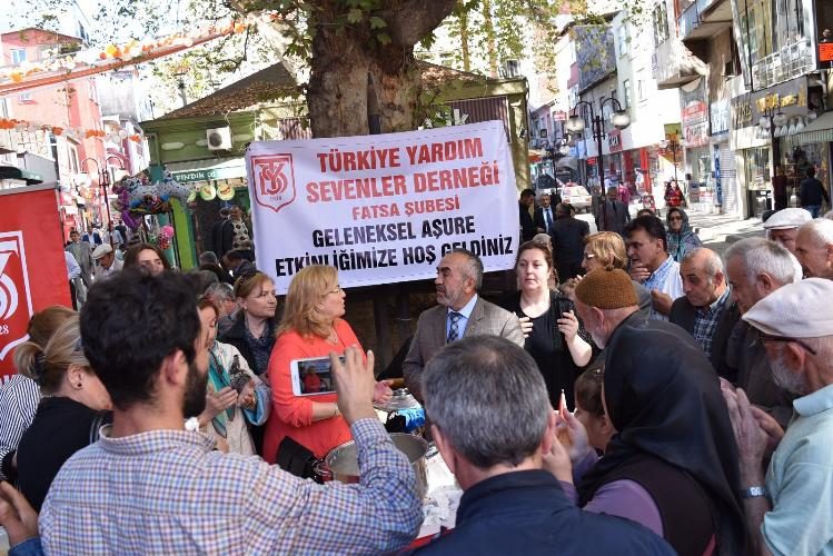 Fatsa'da aşure dağıtıldı