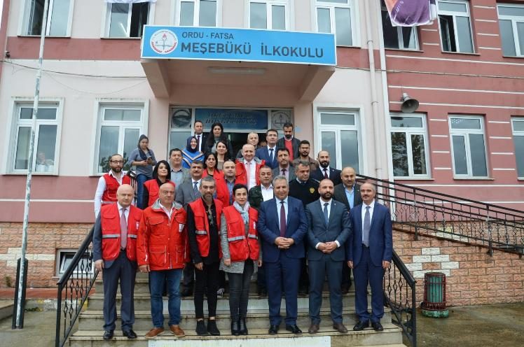 Türk Kızılayı'ndan 2 bin öğrenciye 6 bin çeşit hediye