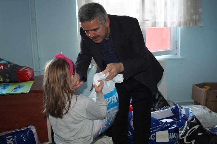Gönüllü anneler 80 miniğin yüzünü güldürdü