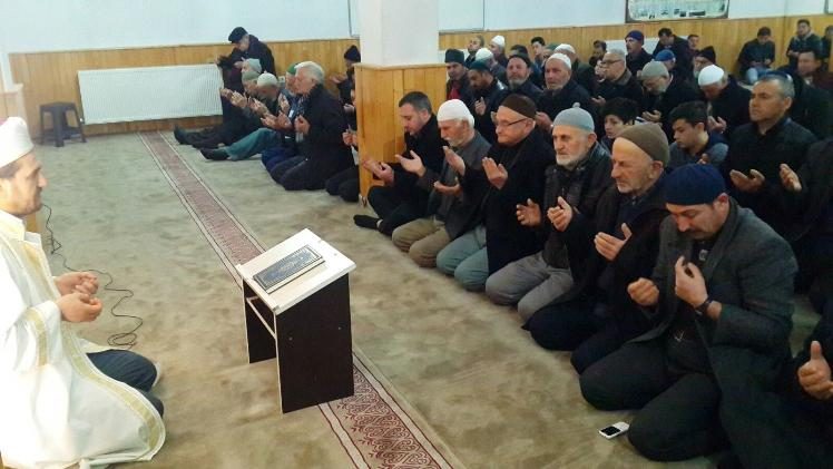 Eller Afrin için semaya kalktı
