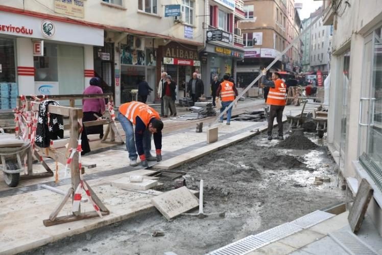 Plevne Meydanı'na doğal taş