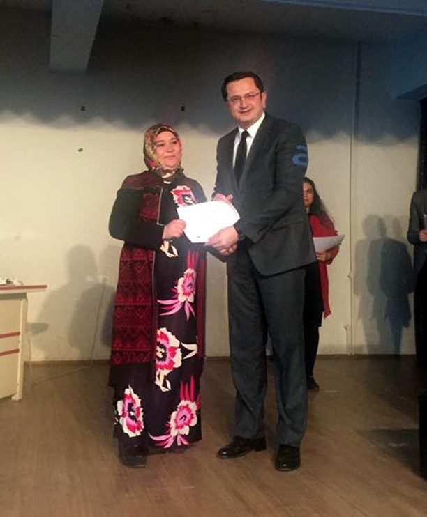 Kursiyerlerin sertifika heyecanı