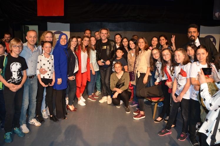 Ünlü sanatçı Soner Arıca’dan mezun olduğu okula vefa