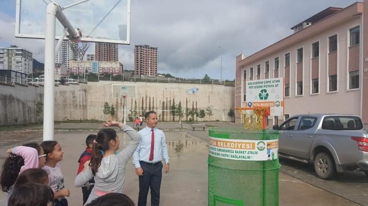 17 okula ‘Çöpe Atma Basket At Projesi’ kurulumu yapıldı