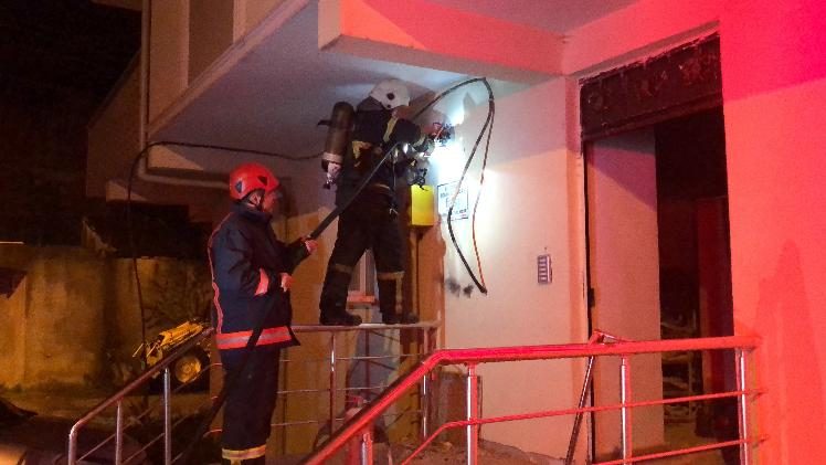 Fatsa’da binada elektrik panosu patladı, 9 kişi dumandan etkilendi