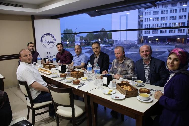 İşitme engelliler iftarda buluştu