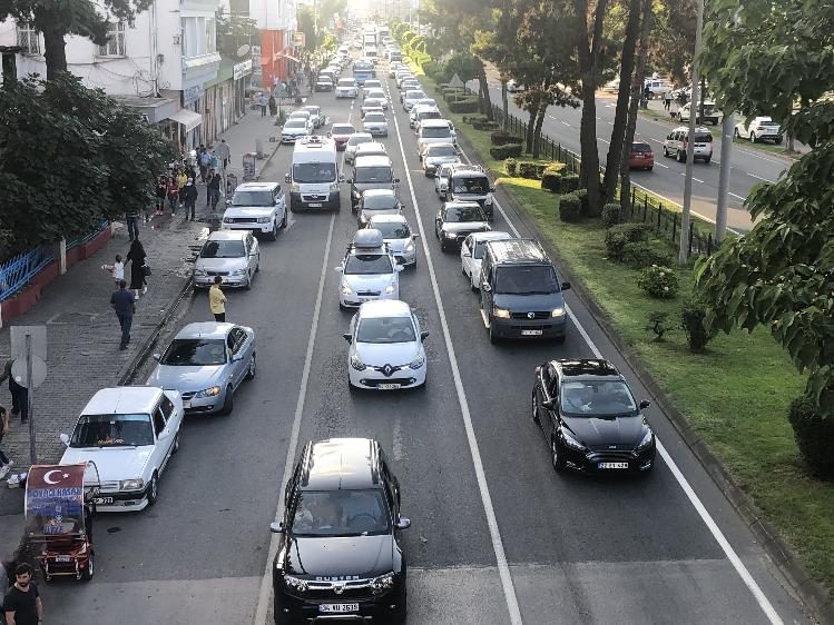 Sahil Yolu'nda bayram yoğunluğu yaşandı