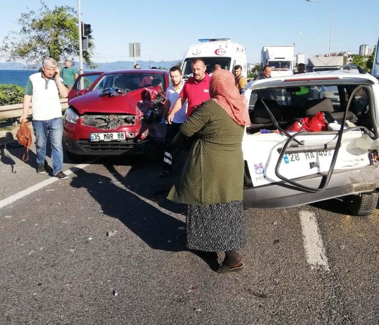 Fatsa’da otomobiller çarpıştı: 4 yaralı