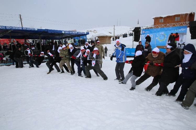 Çambaşı Yaylası'ndaki festival renkli görüntülere sahne oldu