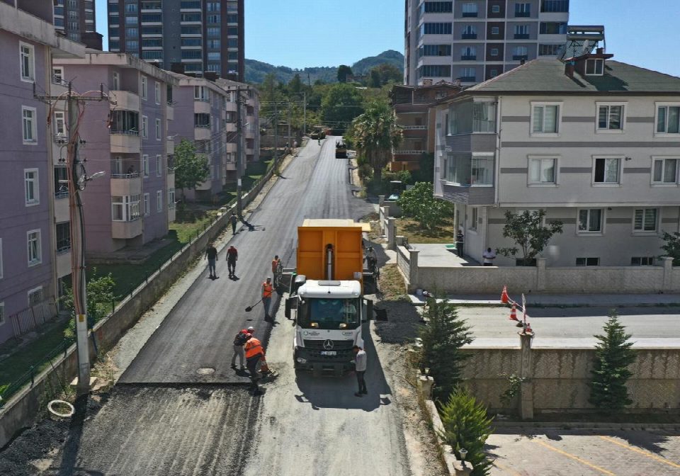 Dolunay Mahallesi Kutlukent sokak sıcak asfalta kavuştu