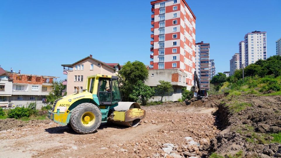 Yeni yol açma çalışmaları sürüyor