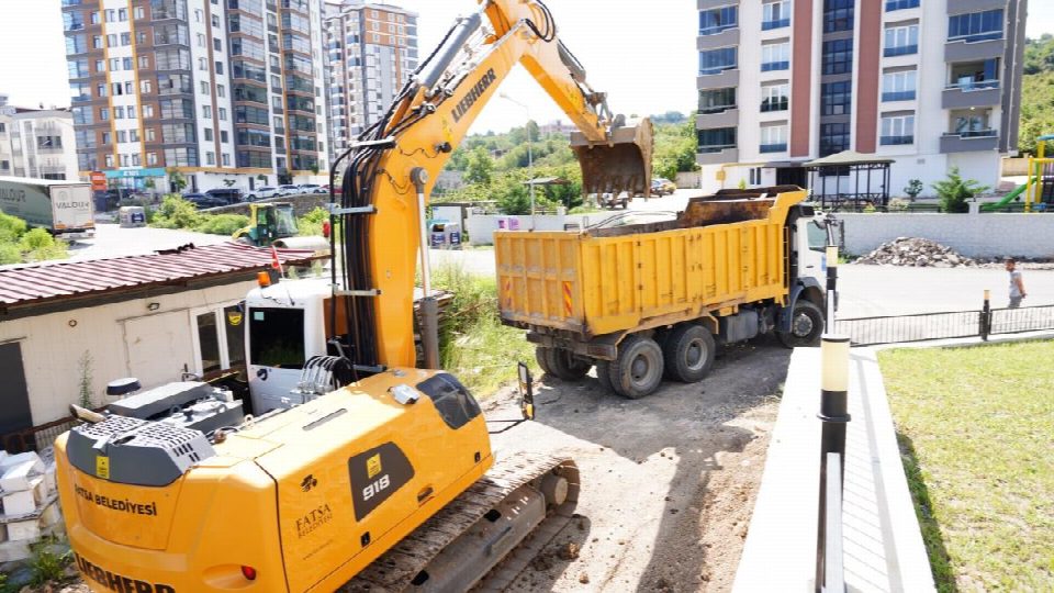 Ekiplerin özverili çalışmaları devam ediyor