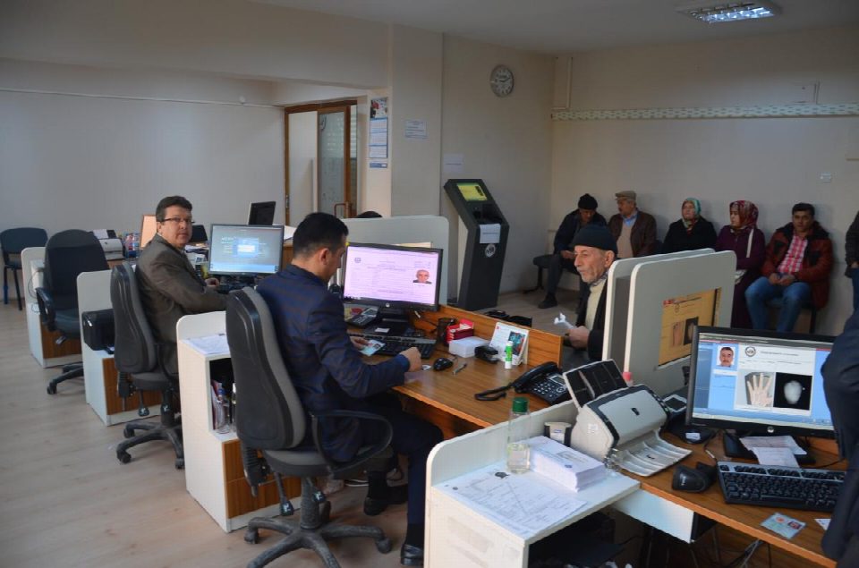 İlçemizde yeni kimliklere 5 Bin kişi başvurdu