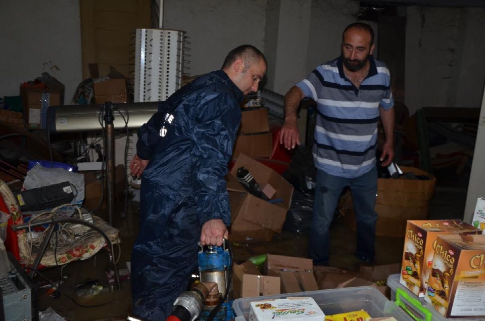 Fatsa'da iş yerlerini su bastı