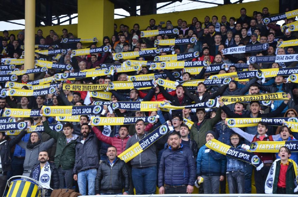 Lider beraberlikle başladı