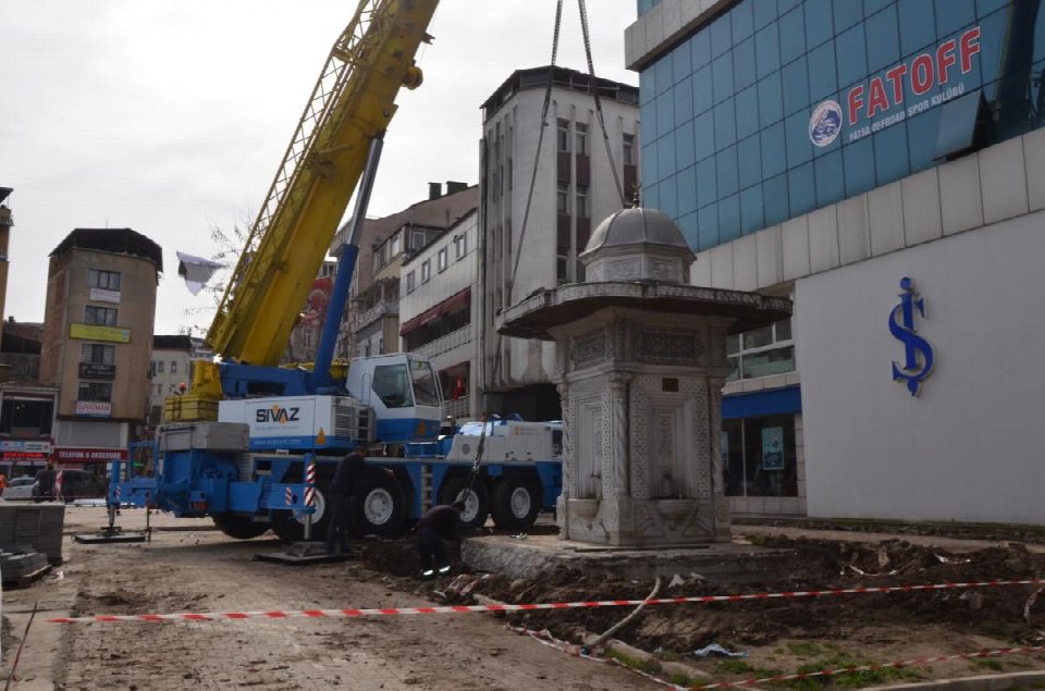 Cumhuriyet Meydanındaki Şadırvan kaldırıldı